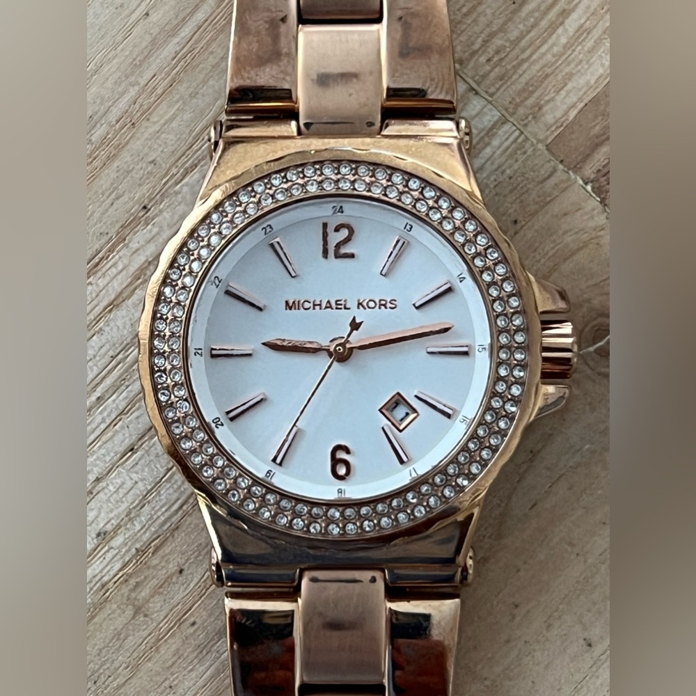 Michael Kors Ladies Watch Crystals Accents Pearl Dial Rose Gold-Tone Bracelet
